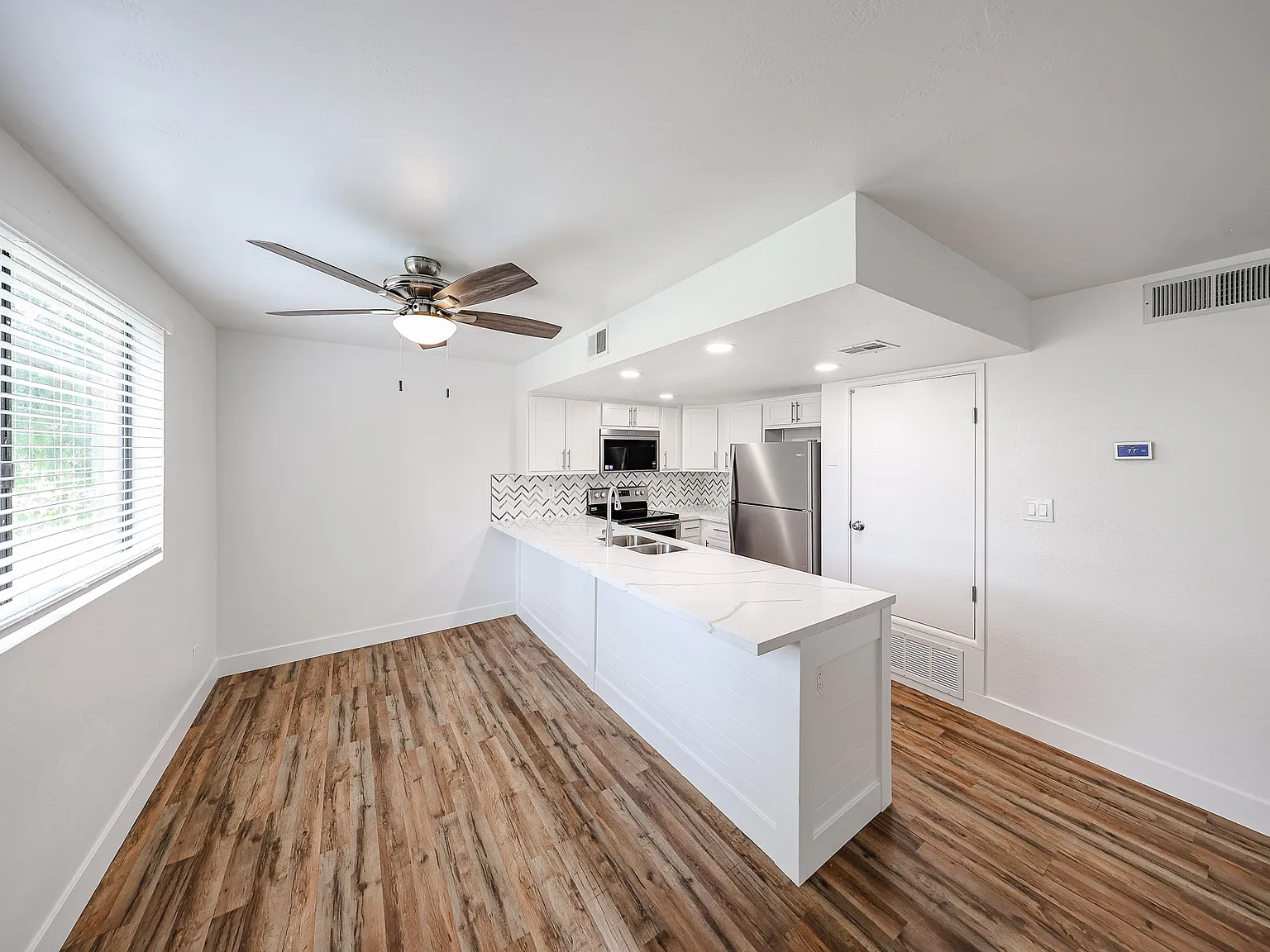 2 bed, 1022 sqft, $1,500 — Photo 4