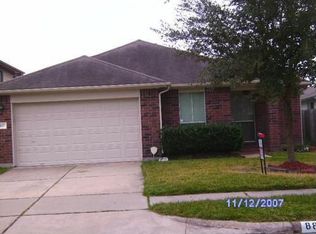 8827 Pecan Place Dr, Houston, TX 77071
