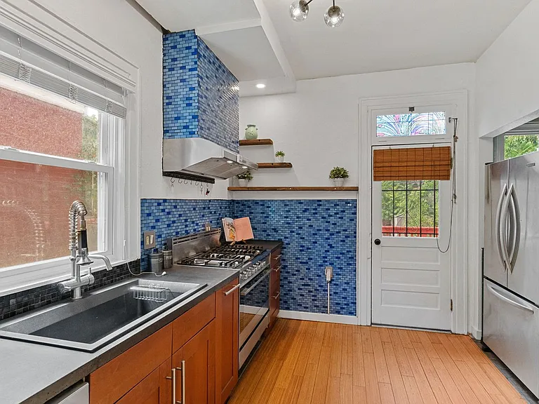 145 S Cherokee St — Photo 16