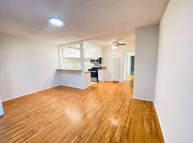 14220 Burbank Blvd, 072201