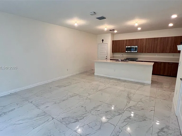 4738 NW 83rd Path #4738 — Photo 2