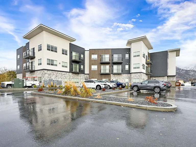 Wasatch View Apartments — Photo 9