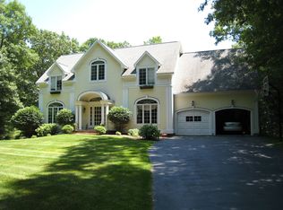 11 Chiltern St, Farmington, CT 06032