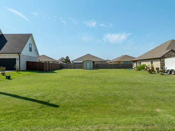 Alexander St, Hillsboro, TX 76645
