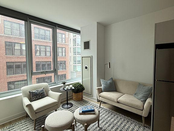 2nd image of 718 S Wells St #1