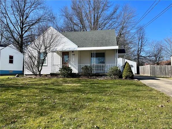 546 Forest Hill Dr, Youngstown, OH 44515