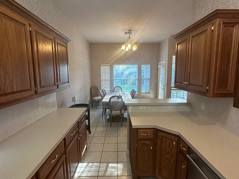 504 Windjammer St — Photo 3
