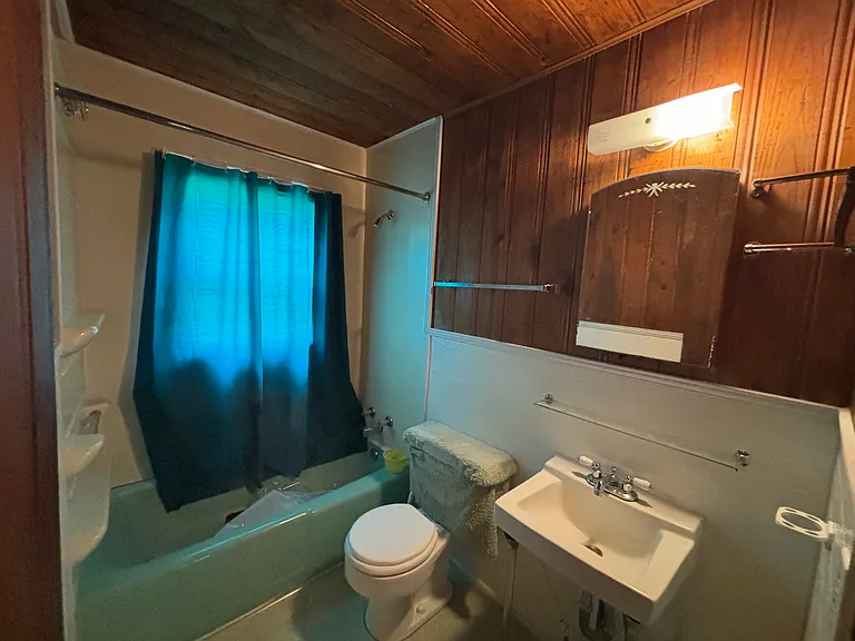 402 Hammond St — Photo 5