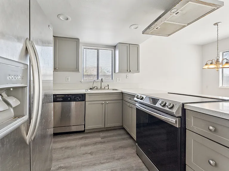 1228 Mews Ln — Photo 3