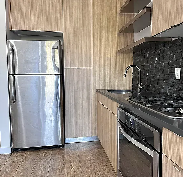 451 Maple St #3R — Photo 5