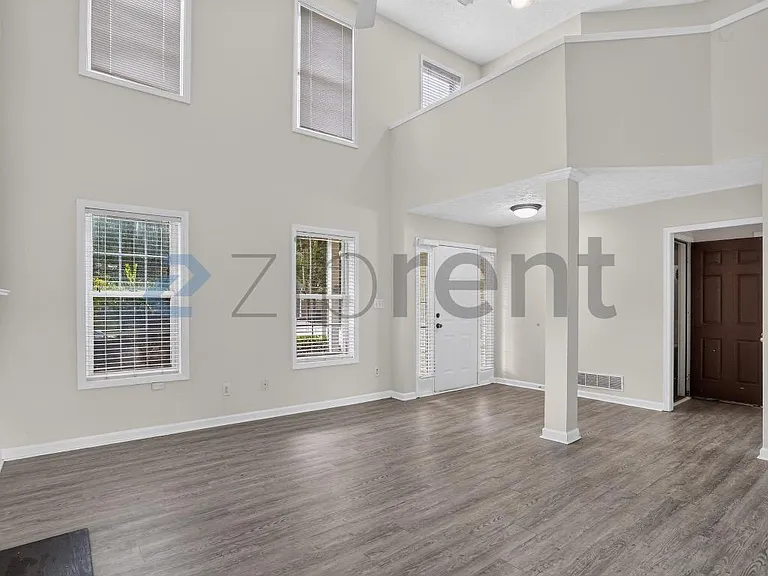 1383 Westward Dr SW — Photo 3