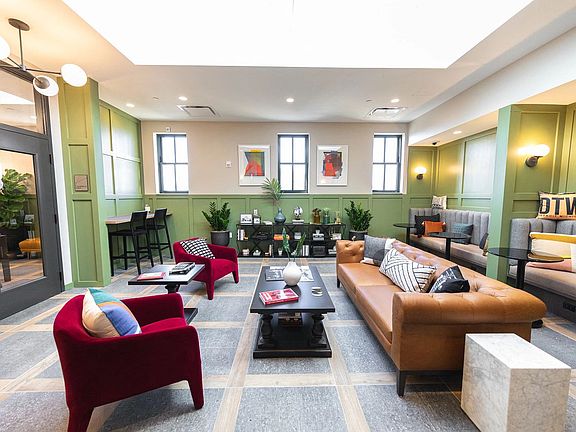 2nd image of 321 W Lafayette Blvd #419