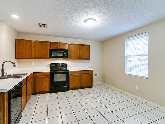 5th image of 1002 Chilton Dr