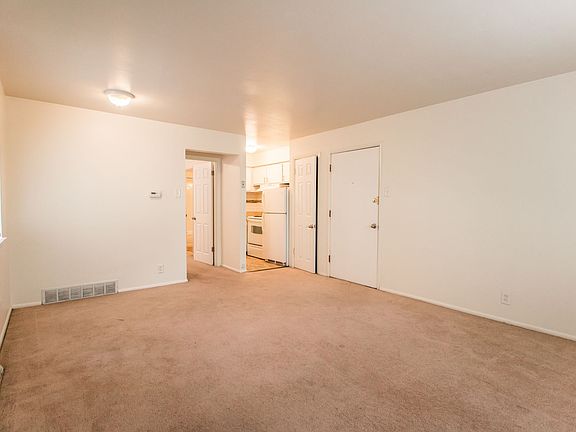 2nd image of 2144 Yale Ave APT 8