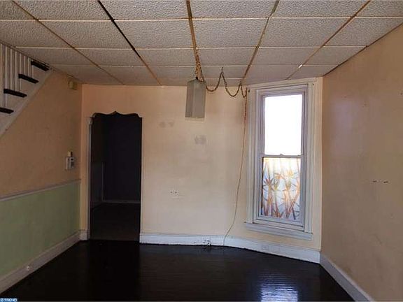 4th image of 1355 E Carey St