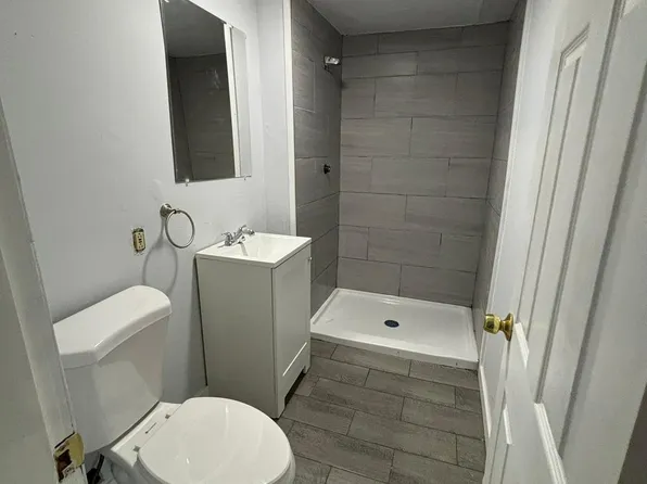 9 Winthrop St APT 3, Worcester, MA 01604