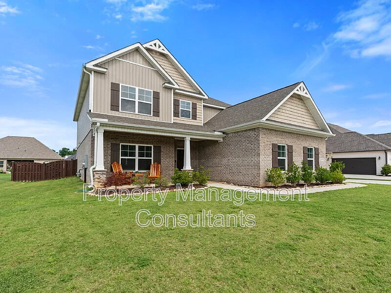 5 bed, 2.5 bath, 3431 sqft, $3,400 — Photo 1
