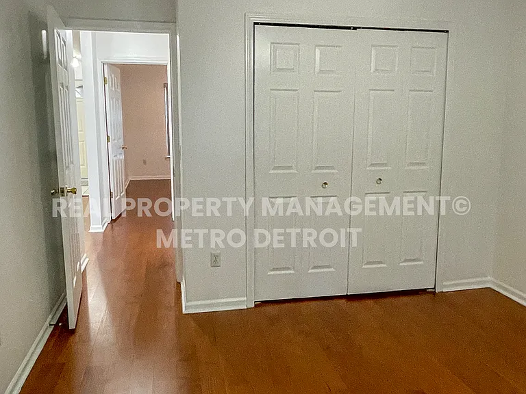 5560 Seabreeze Ln — Photo 11