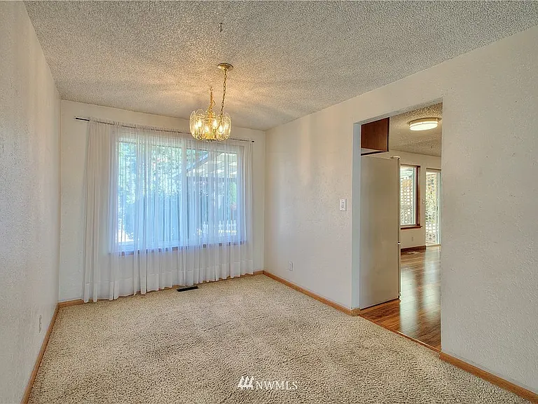 2920 NE 8th Pl — Photo 15