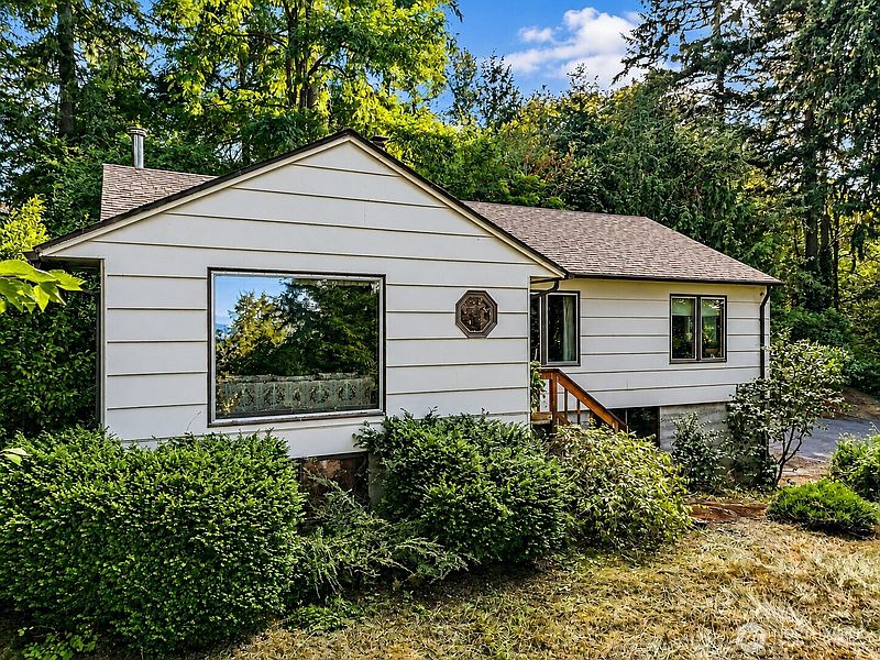 3rd image of 7508 Woodland Avenue E