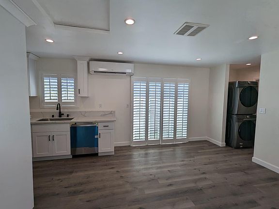 3rd image of 1716 W 83rd St