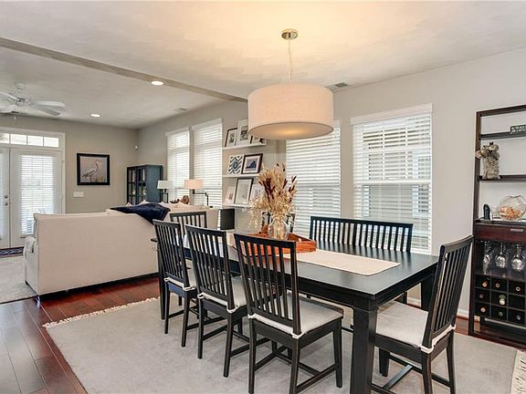 5th image of 136 Sharpe Dr