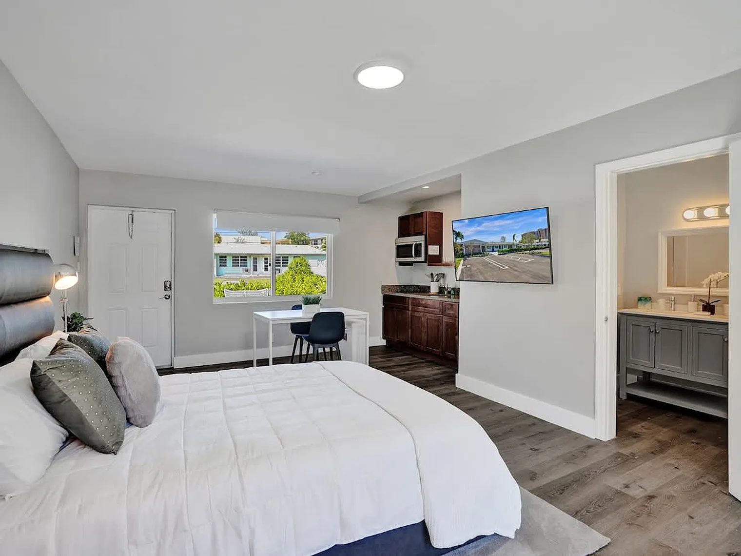 Studio, 1.0 bath, 387 sqft, $2,054 — Photo 1