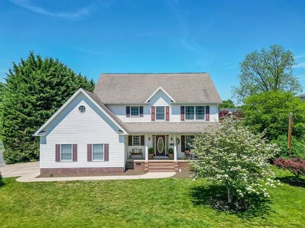 305 E Rockingham St, Elkton, VA 22827