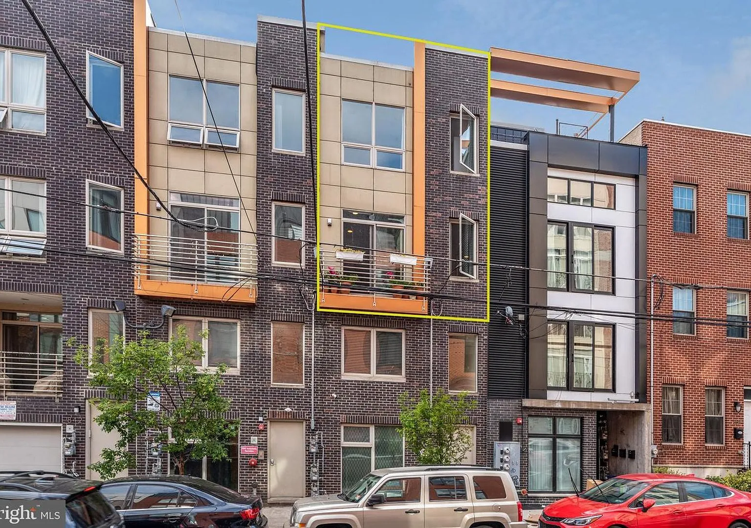Beautiful Condo with Amazing Roof Top Deck — Photo 1