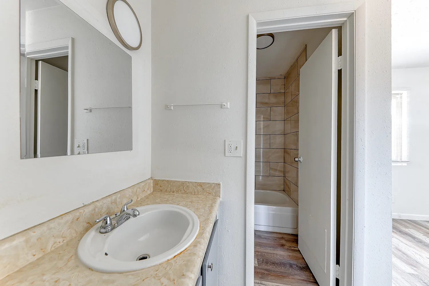 Studio, 350 sqft, $800 — Photo 2