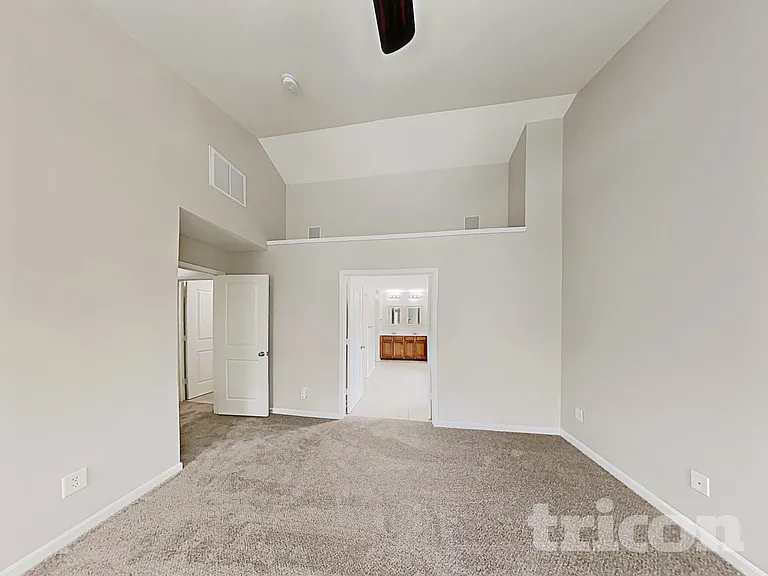 1413 Eastway Dr — Photo 7