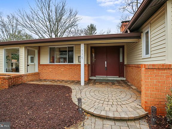 3rd image of 9914 Fernwood Rd