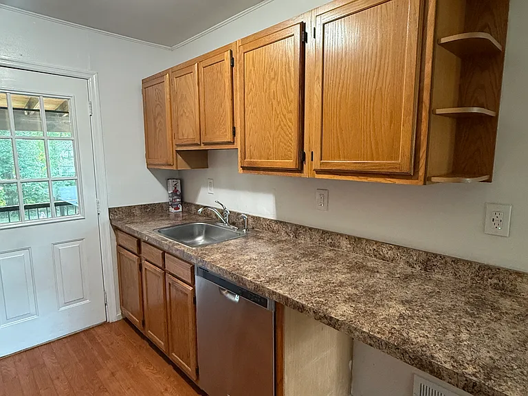 28 College Ave #B — Photo 8