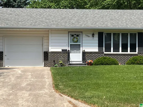 1333 1st Ave SE, Sioux Center, IA 51250