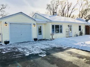 195 Oakwood Dr, Antioch, IL 60002