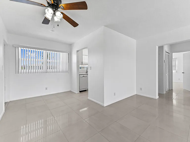 2755 NE 28th Ave #F1 — Photo 6