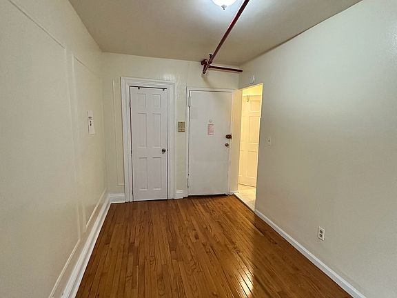 3rd image of 558 Washington Ave APT 6