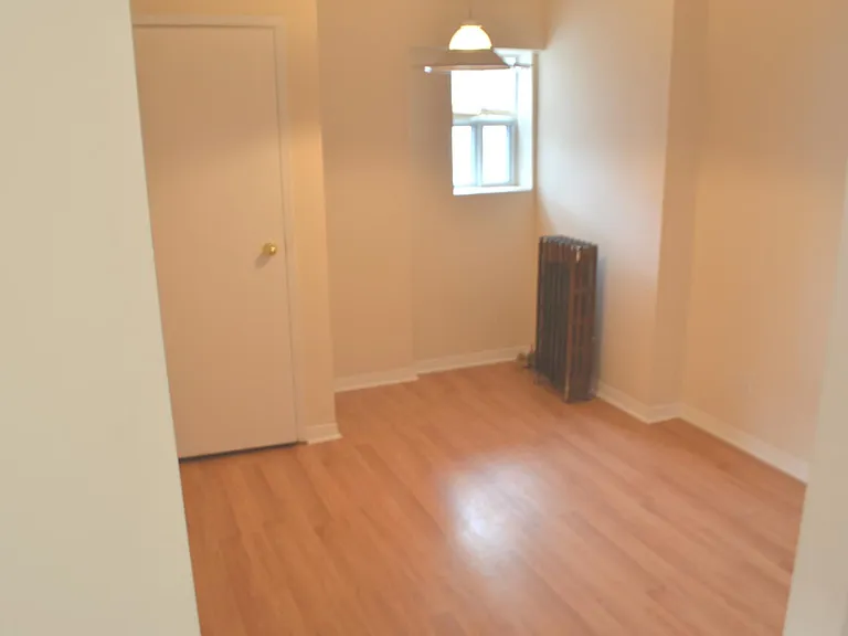 2938 Danforth Ave — Photo 4