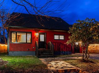 78 Lawrence St, Lunenburg, NS B0J 2C0