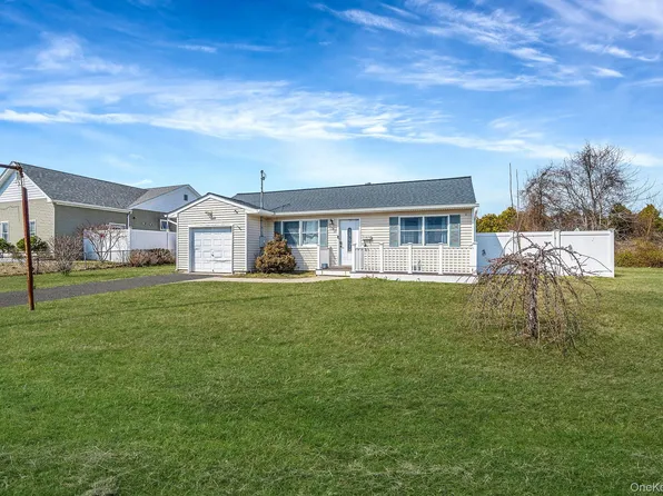 53 Spruce Street, Central Islip, NY 11722