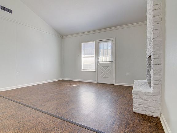 4th image of 5703 Gloucester Ln #B
