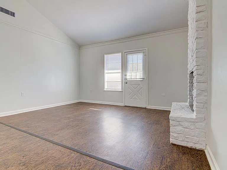 5703 Gloucester Ln — Photo 4