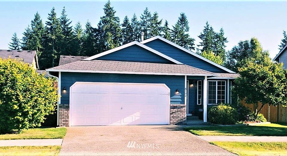 3 Bedroom, 2 Bath,  1360 SqFt, New Paint Inside & Out