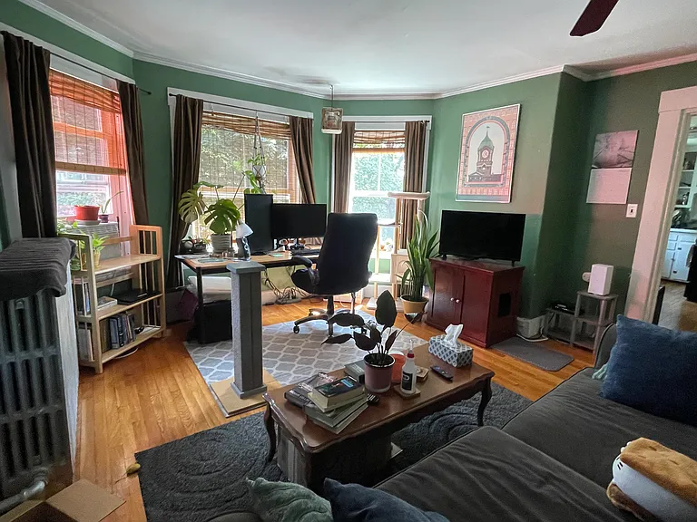 2nd rm w/furnishings