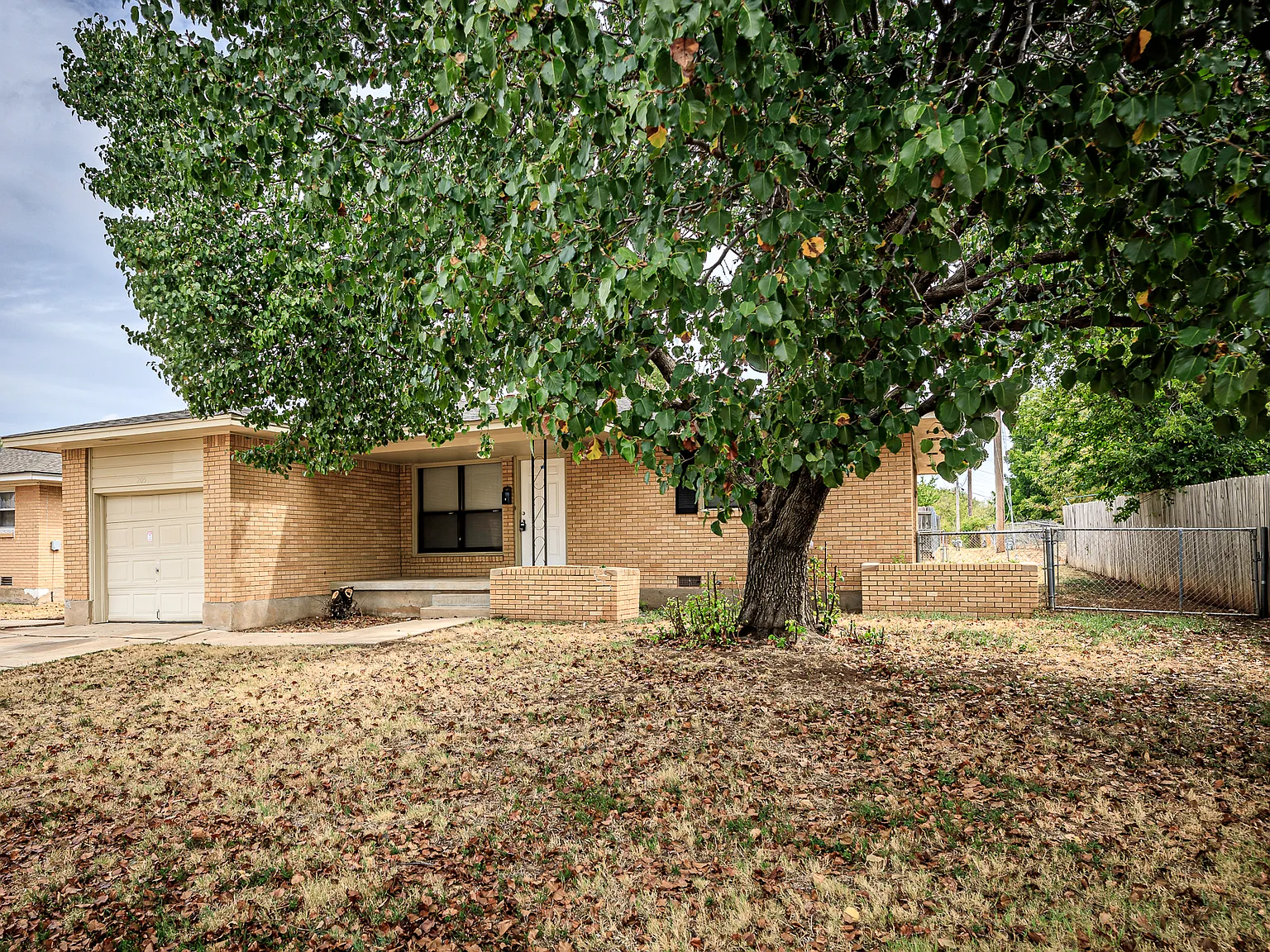3 bed, 1400 sqft, $1,295 — Photo 2