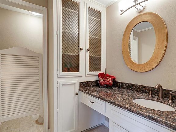 5th image of 620 Stoneleigh Dr
