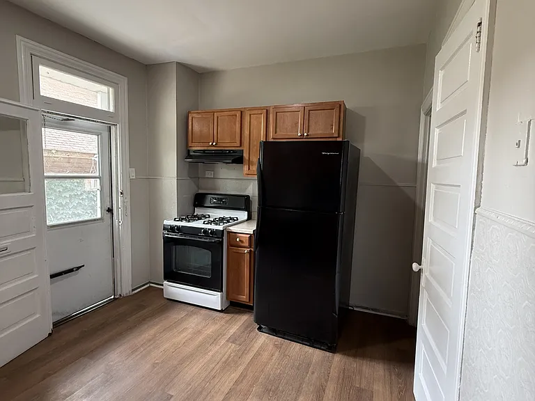 221 Pine St — Photo 10