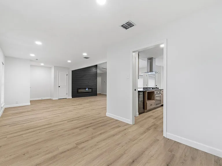 9607 Kemp Forest Dr — Photo 8