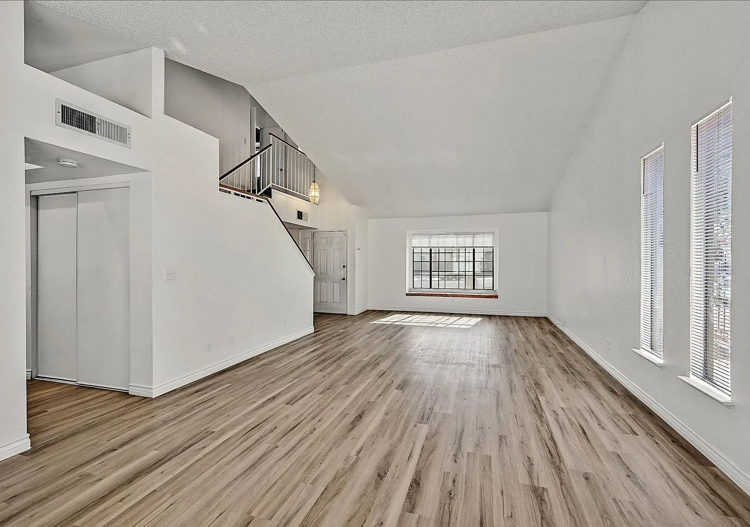 4824 Norway Ln — Photo 3