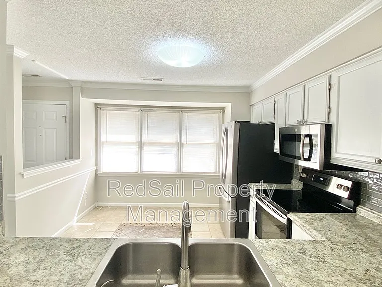 110 Souverain Lndg — Photo 6